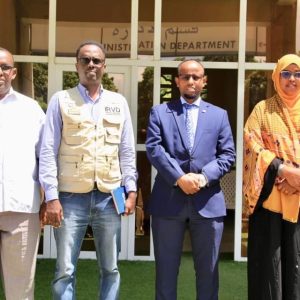 President of Somali National Union of Healthcare Workers (SONUH) Dr. Mohamed Hussein Mumin met the Minister of Heath Dr. Ali Haji Aden.